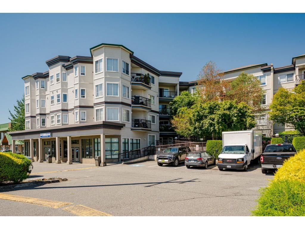 Main Photo: 102 5759 GLOVER Road in Langley: Langley City Condo for sale in "College Court" : MLS®# R2712659