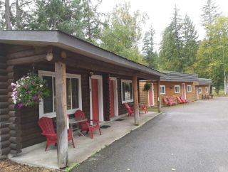 Photo 2: Motel for sale BC - North of Kamloops BC: Business with Property for sale : MLS®# 166961