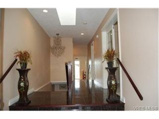 Photo 2:  in : SE High Quadra House for sale (Saanich East)  : MLS®# 453465