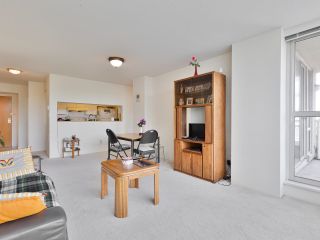Photo 4: 1308 9623 MANCHESTER Drive in Burnaby: Cariboo Condo for sale in "STRATHMORE TOWERS" (Burnaby North)  : MLS®# R2878255