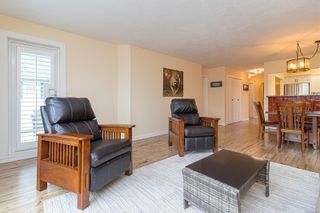 Photo 4: 303 2510 Bevan Ave in Sidney: Si Sidney South-East Condo for sale : MLS®# 942078