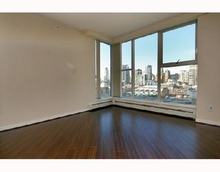 Photo 4: 1502 1009 EXPO Boulevard in Vancouver: Downtown VW Condo for sale in "LANDMARK 33" (Vancouver West)  : MLS®# V680406