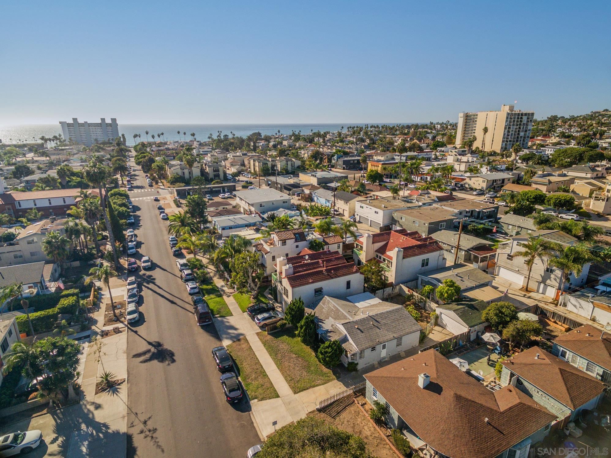 Main Photo: PACIFIC BEACH Property for sale: 1068-1070 Chalcedony in San Diego
