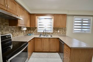 Photo 11: Main 58 Dovehouse Avenue in Toronto: York University Heights House (Bungalow) for lease (Toronto W05)  : MLS®# W7347514