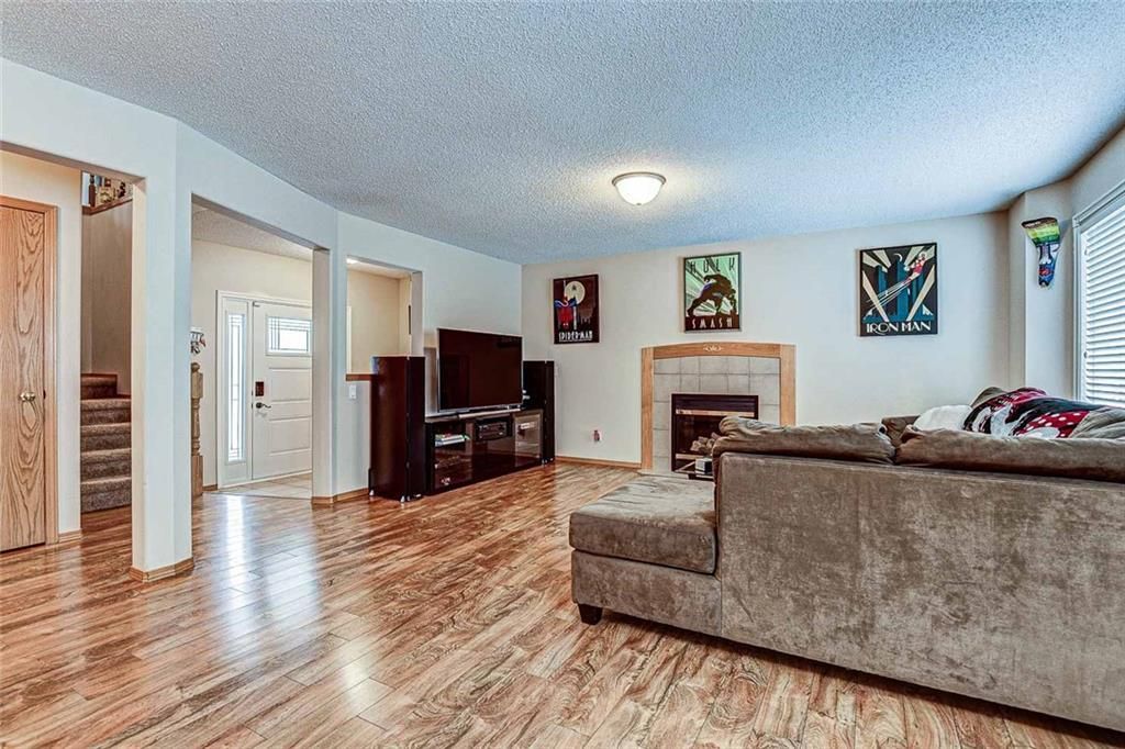 Photo 5: Photos: 25 THORNLEIGH Way SE: Airdrie Detached for sale : MLS®# C4282676