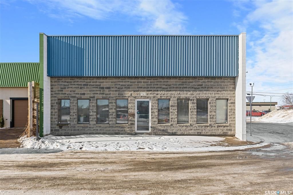 Main Photo: 1945 B Avenue North in Saskatoon: Airport Business Area Commercial for sale : MLS®# SK939322