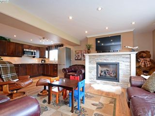 Photo 15: 2011 Linda Pl in SIDNEY: Si Sidney North-East House for sale (Sidney)  : MLS®# 762003