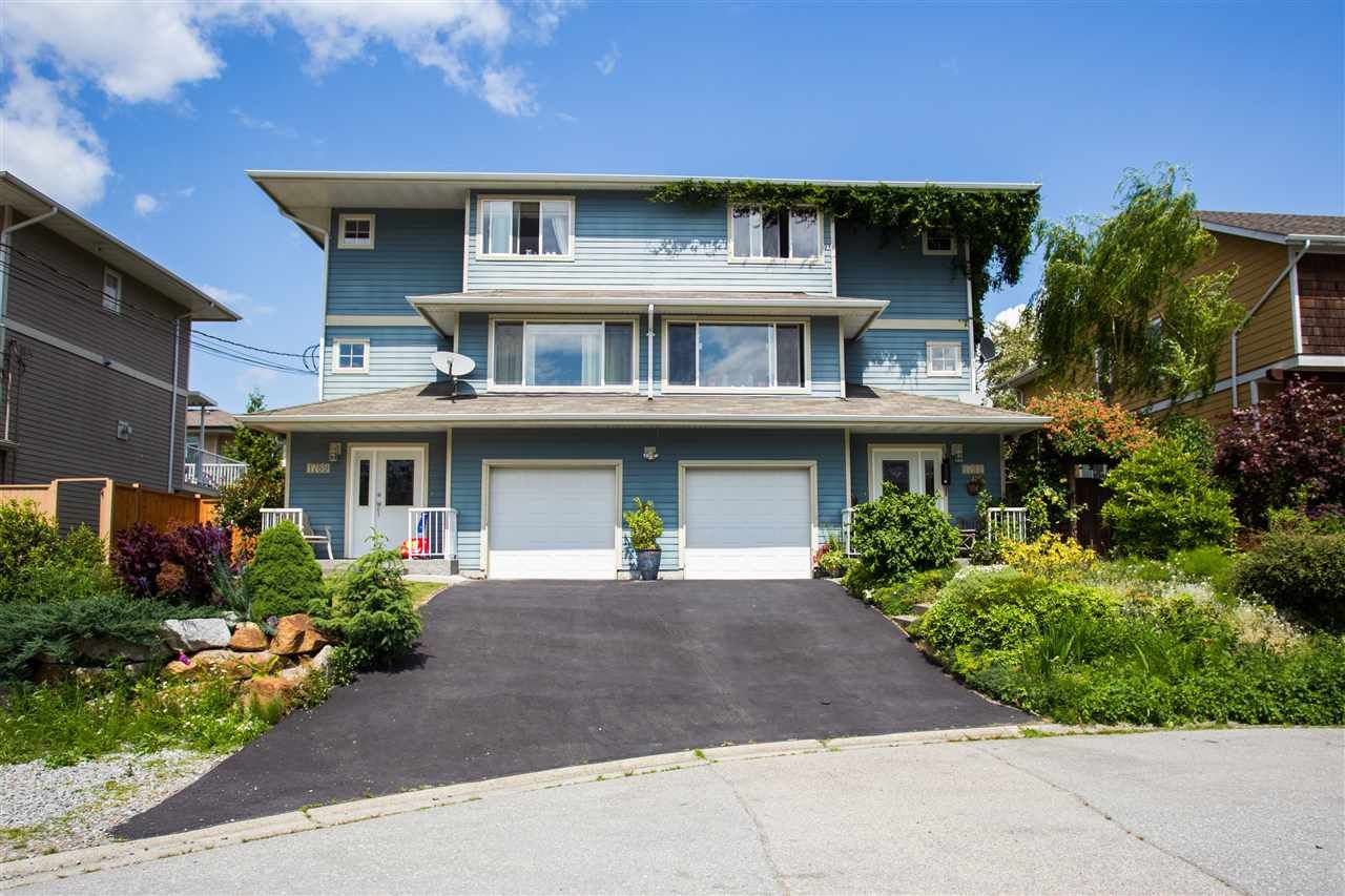 Main Photo: 1791 HARRIS Road in Squamish: Brackendale 1/2 Duplex for sale : MLS®# R2073524