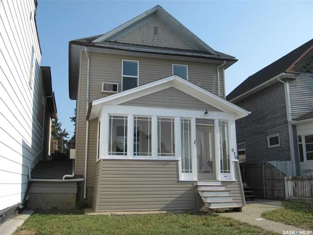 Main Photo: 670 Athabasca Street West in Moose Jaw: Central MJ Residential for sale : MLS®# SK930338