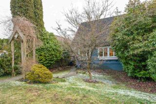 Photo 2: 145 W WINDSOR Road in North Vancouver: Upper Lonsdale House for sale : MLS®# R2541437