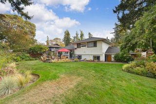 Photo 1: 576 Tena Pl in Colwood: Co Wishart North House for sale : MLS®# 919485