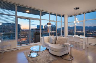 Photo 3: PH1007 2788 PRINCE EDWARD Street in Vancouver: Mount Pleasant VE Condo for sale in "UPTOWN" (Vancouver East)  : MLS®# R2254176
