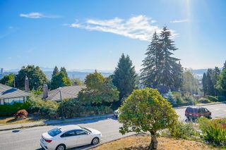 Photo 5: 910 LADNER Street in New Westminster: The Heights NW House for sale : MLS®# R2721421