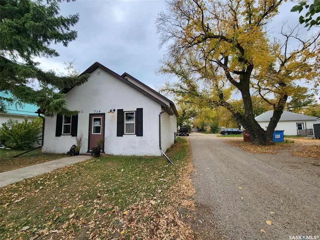 Main Photo: 714 Anderson Street in Grenfell: Commercial for sale : MLS®# SK946812