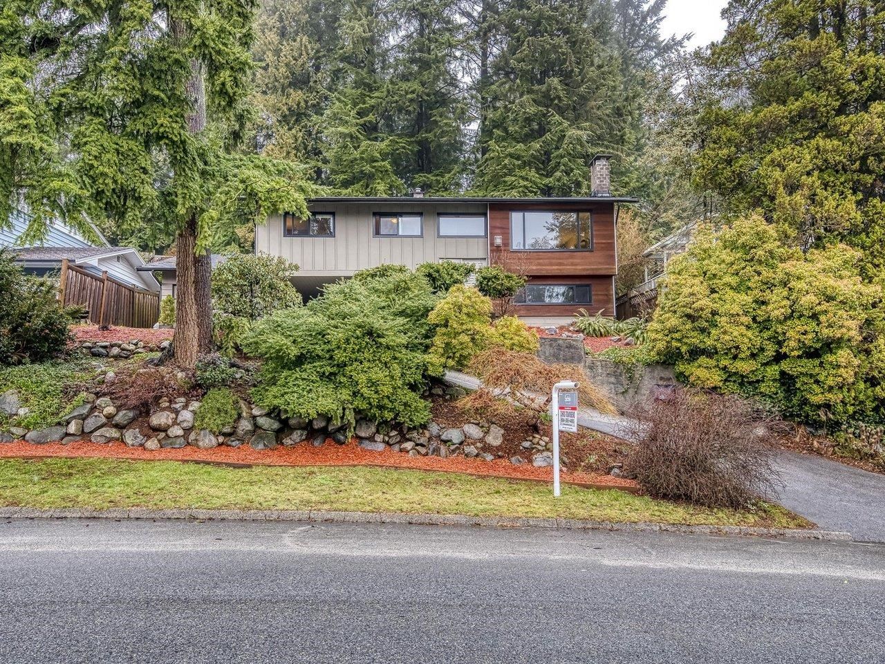 Main Photo: 137 COLLEGE PARK Way in Port Moody: College Park PM House for sale : MLS®# R2659595