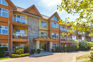 Photo 2: 102 1959 Polo Park Crt in Central Saanich: CS Saanichton Condo for sale : MLS®# 904593
