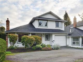 Photo 1: 5 1968 Cultra Ave in SAANICHTON: CS Saanichton Row/Townhouse for sale (Central Saanich)  : MLS®# 720123