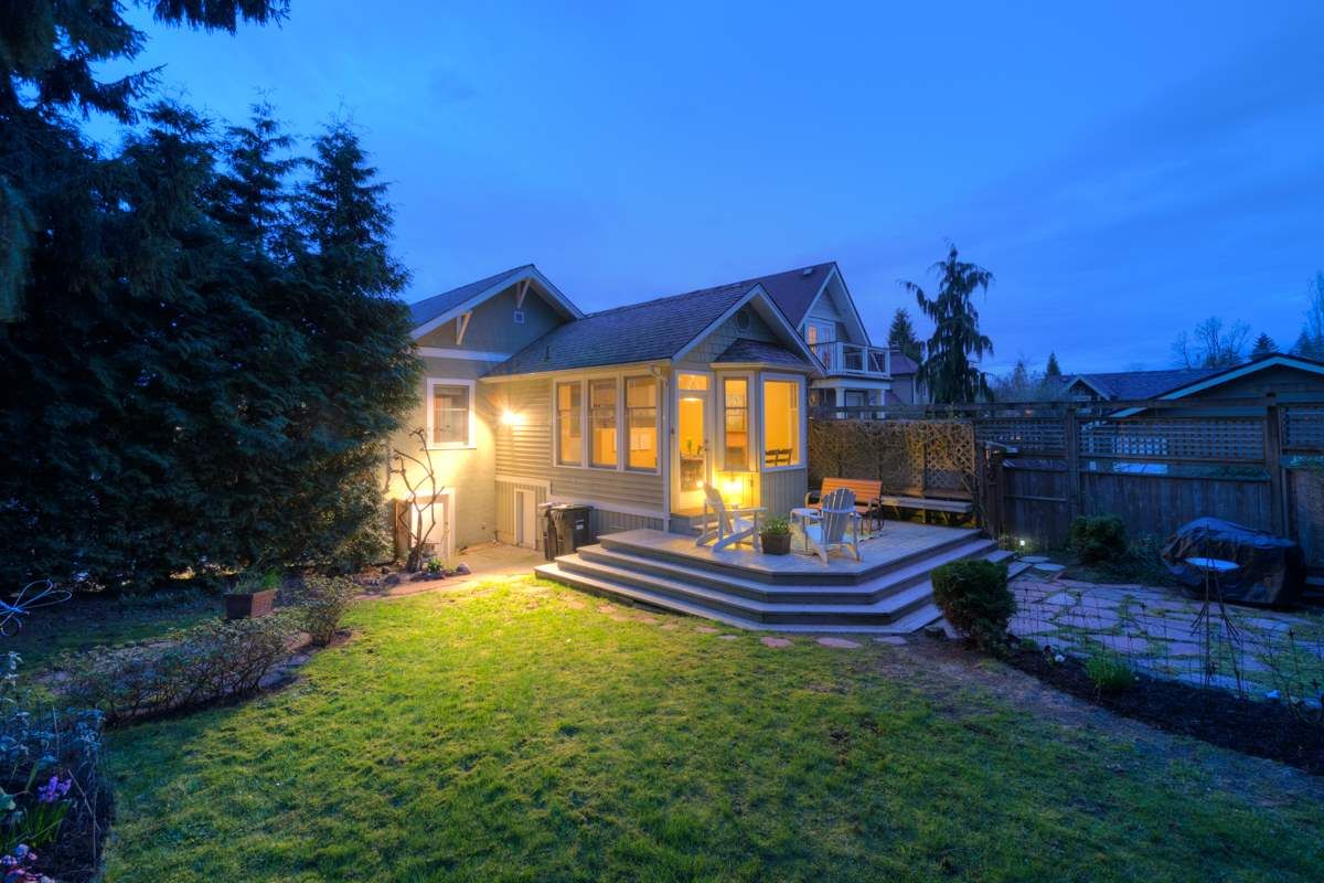 Photo 20: Photos: 216 SIXTH AVENUE in New Westminster: Queens Park House for sale : MLS®# R2157969
