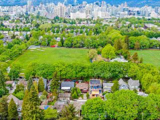 Photo 9: 836 W 22ND AVENUE in Vancouver: Cambie House for sale (Vancouver West)  : MLS®# R2455356