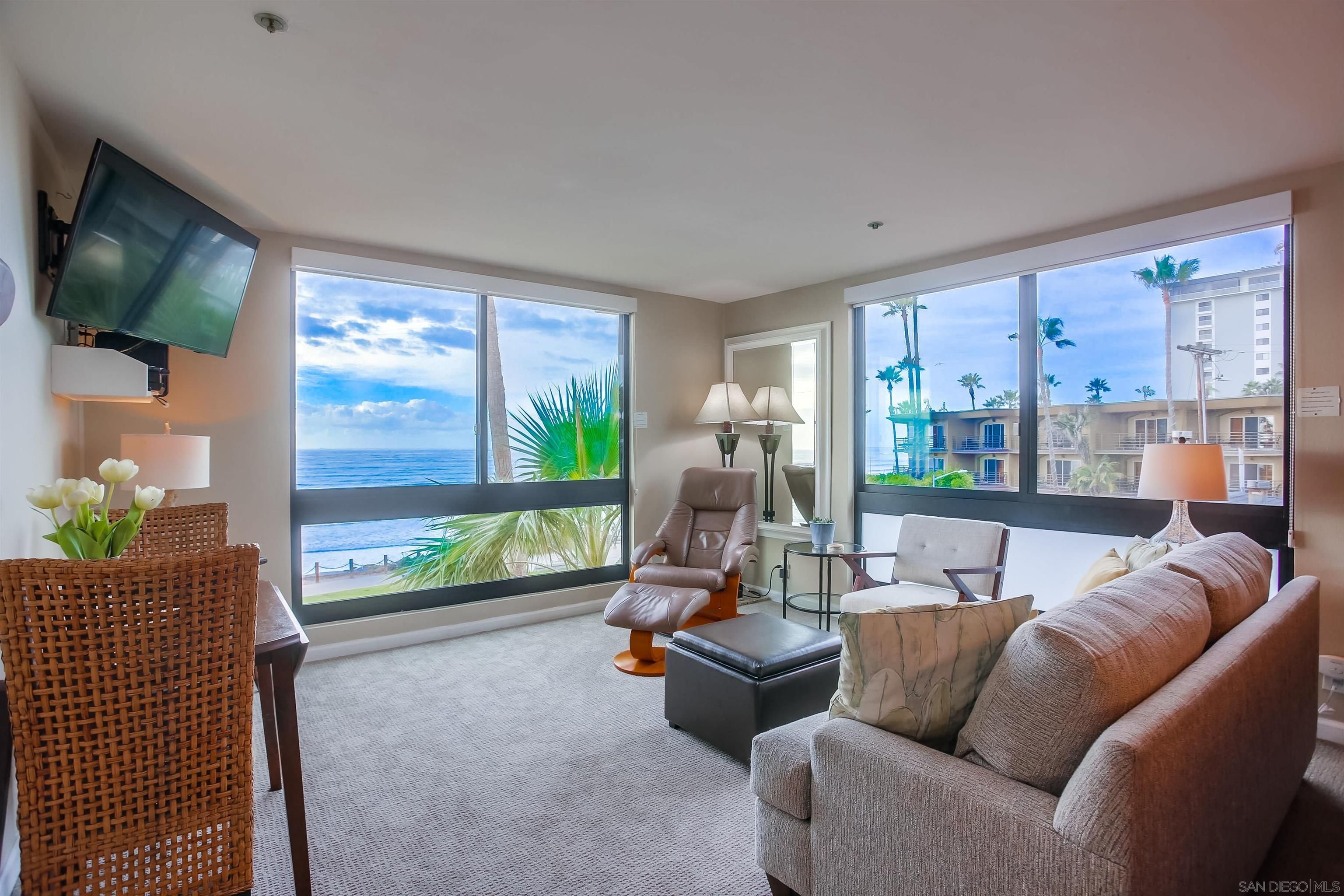Main Photo: PACIFIC BEACH Condo for sale : 2 bedrooms : 4667 Ocean Blvd #301 in San Diego