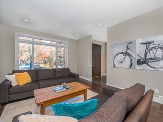 Photo 2: 2327 4 Avenue NW in Calgary: West Hillhurst House for sale : MLS®# C4143622