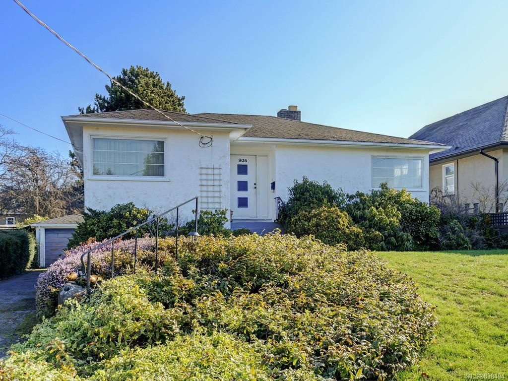 Main Photo: 905 Lawndale Ave in Victoria: Vi Fairfield East House for sale : MLS®# 838494