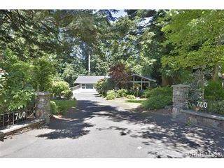 Photo 1: 760 Piedmont Dr in VICTORIA: SE Cordova Bay House for sale (Saanich East)  : MLS®# 676394