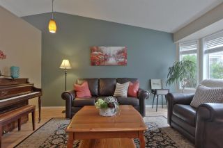 Photo 2: Lymburn in Edmonton: Zone 20 House for sale : MLS®# E4176838