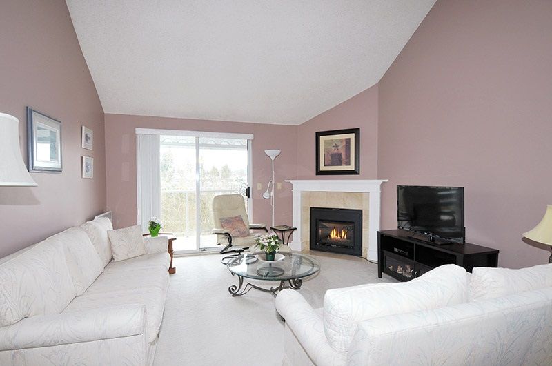 Photo 6: Photos: 305 22611 116 Avenue in Maple Ridge: East Central Condo for sale in "ROSEWOOD COURT" : MLS®# R2428229