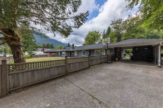 Photo 1: 1333-35 ZENITH Road in Squamish: Brackendale House for sale in "Brackendale" : MLS®# R2603570