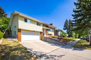 Photo 3: 412 Queen Charlotte  Drive SE in Calgary: Queensland Detached for sale