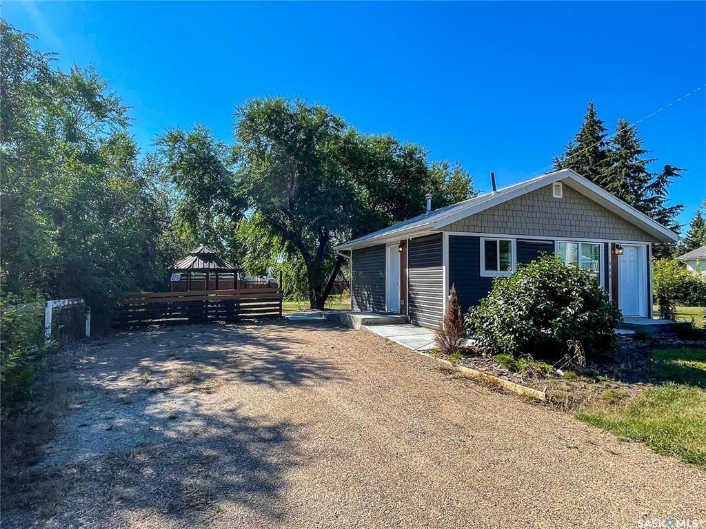 Main Photo: 608 2nd Street North in Loon Lake: Residential for sale : MLS®# SK886142