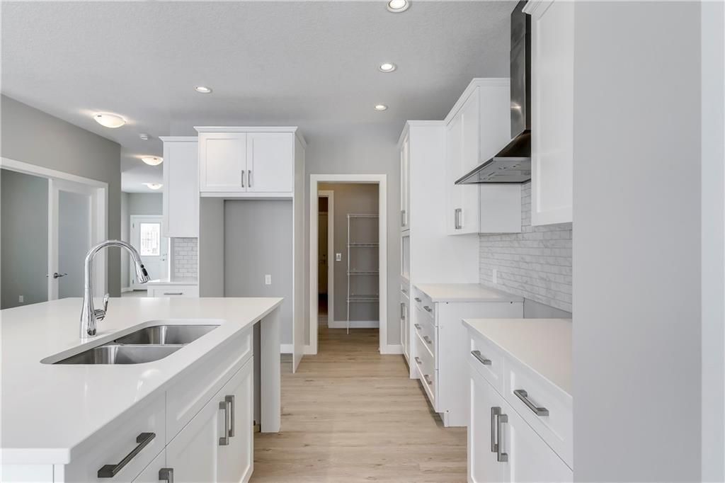 Photo 15: Photos: 56 Creekside Green SW in Calgary: C-168 Detached for sale : MLS®# C4286836