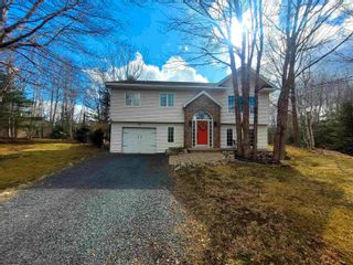 Photo 1: 243 Buckingham Drive in Stillwater Lake: 21-Kingswood, Haliburton Hills, Residential for sale (Halifax-Dartmouth)  : MLS®# 202209385