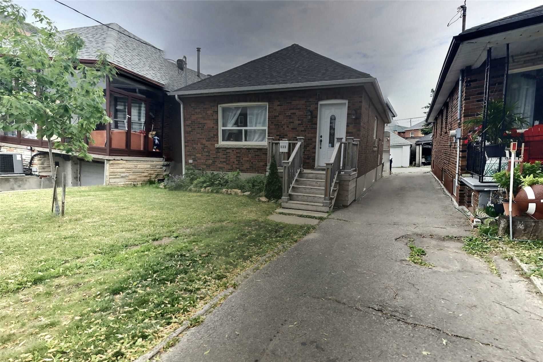 Main Photo: 111 Clovelly Avenue in Toronto: Oakwood-Vaughan House (Bungalow) for lease (Toronto C03)  : MLS®# C5581644