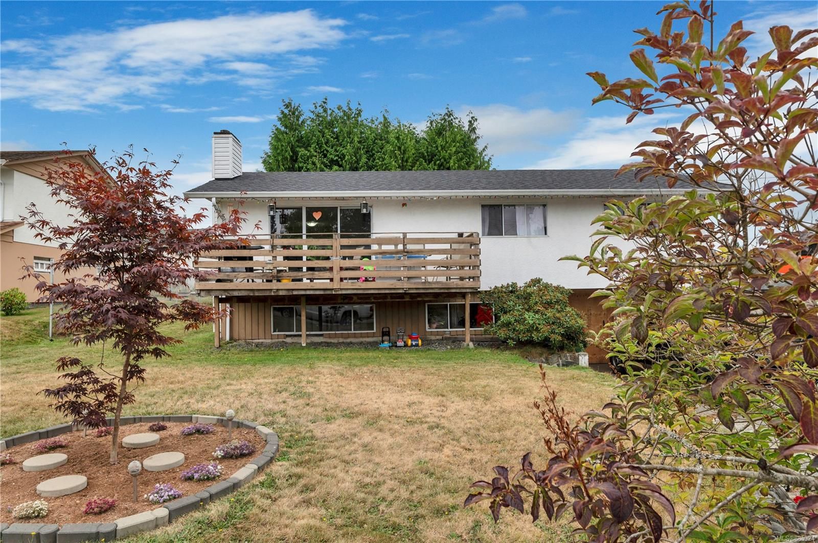 Main Photo: 745 Elkhorn Rd in Campbell River: CR Campbell River Central House for sale : MLS®# 885324