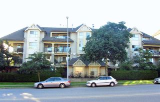Photo 2: 311 215 TWELFTH Street in New Westminster: Uptown NW Condo for sale : MLS®# R2181916