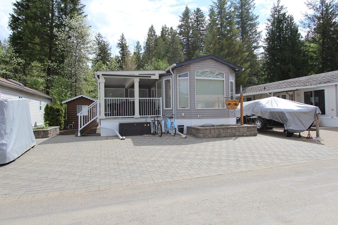 Main Photo: 175 3980 Squilax Anglemont Road in Scotch Creek: North Shuswap Manufactured Home for sale (Shuswap)  : MLS®# 10159462
