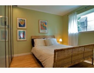 Photo 1: 2 1075 W 13TH Avenue in Vancouver: Fairview VW Condo for sale in "MARIE COURT" (Vancouver West)  : MLS®# V800482
