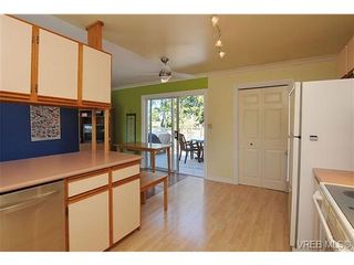 Photo 9: 1270 Lidgate Crt in VICTORIA: SW Strawberry Vale House for sale (Saanich West)  : MLS®# 643808
