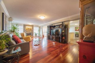 Photo 2: 109 14861 98 Avenue in Surrey: Guildford Townhouse for sale in "THE MANSIONS" (North Surrey)  : MLS®# R2804544