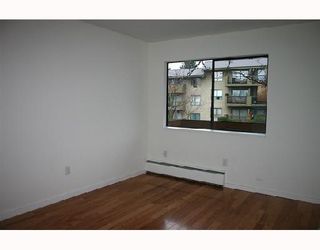 Photo 8: 203 349 E 6TH Avenue in Vancouver: Mount Pleasant VE Condo for sale in "LANDMARK HOUSE" (Vancouver East)  : MLS®# V679970