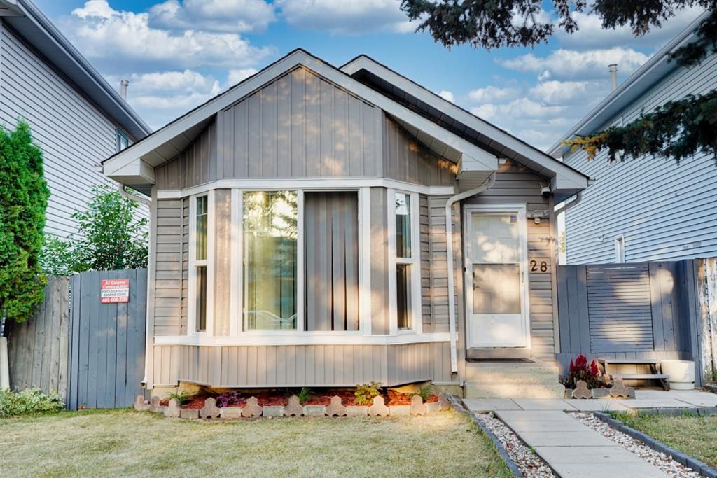 Main Photo: 28 Martinview Crescent NE in Calgary: Martindale Detached for sale : MLS®# A1252366