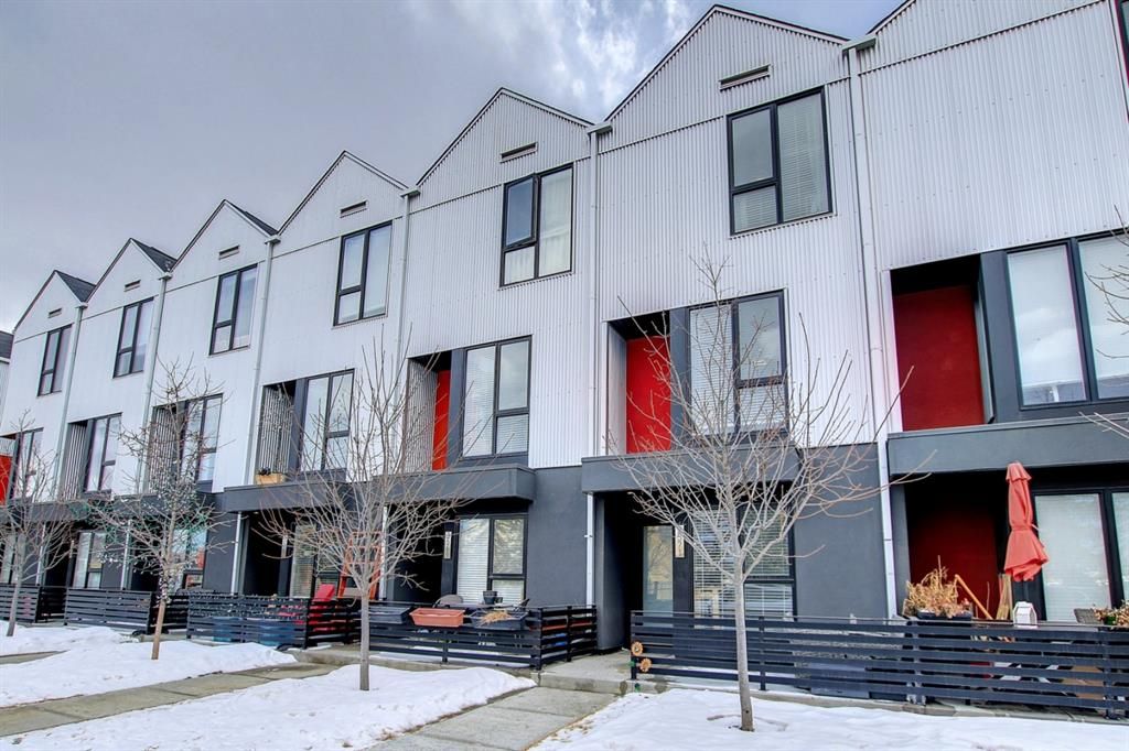 Main Photo: 3571 69 Street NW in Calgary: Bowness Row/Townhouse for sale : MLS®# A1178409