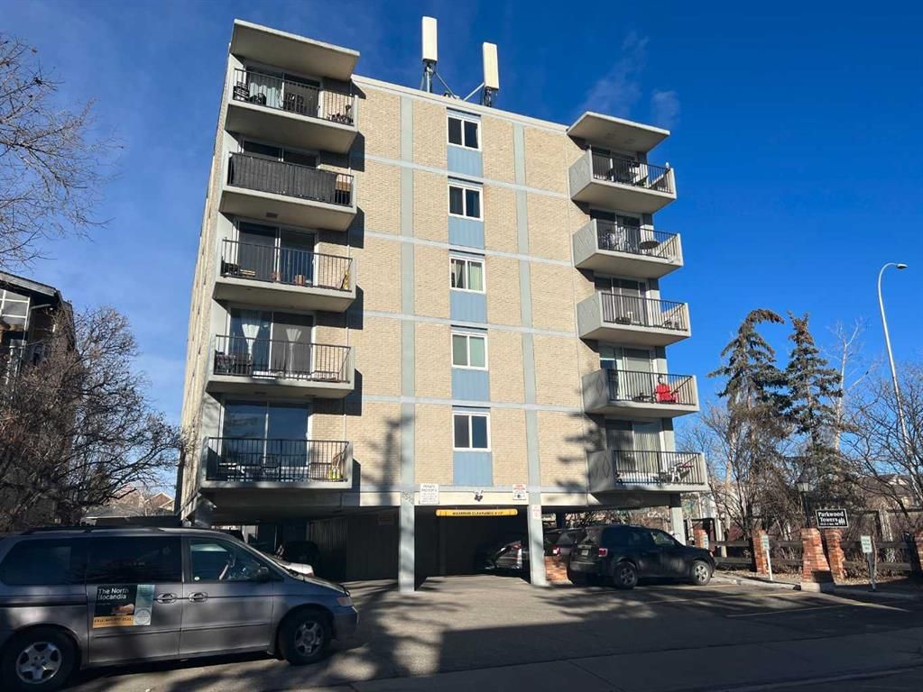 Main Photo: 201 2512 1 Avenue NW in Calgary: West Hillhurst Apartment for sale : MLS®# A2093340