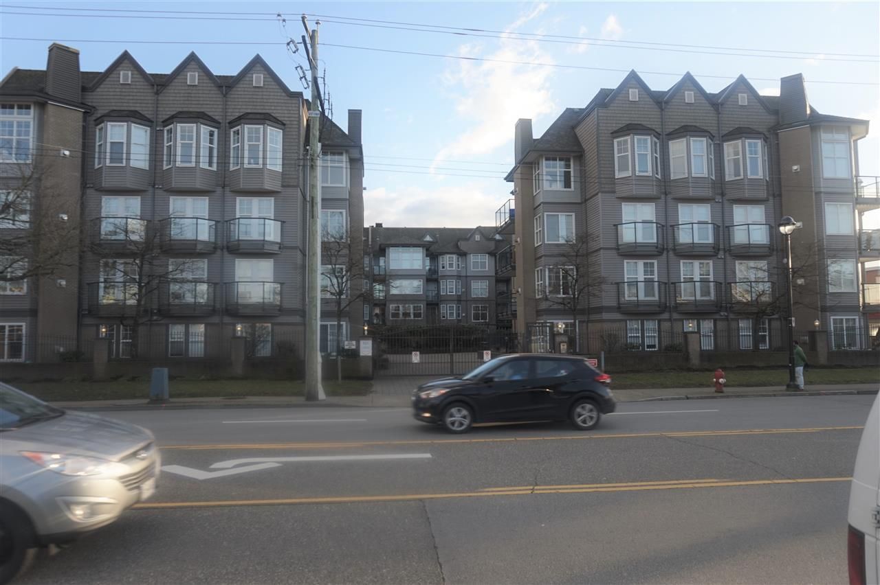 Main Photo: 305 20200 56 Avenue in Langley: Langley City Condo for sale in "THE BENTLEY" : MLS®# R2543836