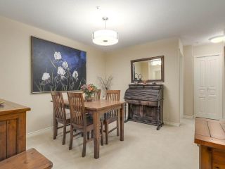 Photo 6: 206 1144 STRATHAVEN Drive in North Vancouver: Northlands Condo for sale in "Strathaven" : MLS®# R2217915