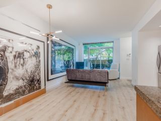 Photo 4: 978 COOPERAGE Way in Vancouver: Yaletown Condo for sale in "COOPER'S POINTE" (Vancouver West)  : MLS®# R2745116