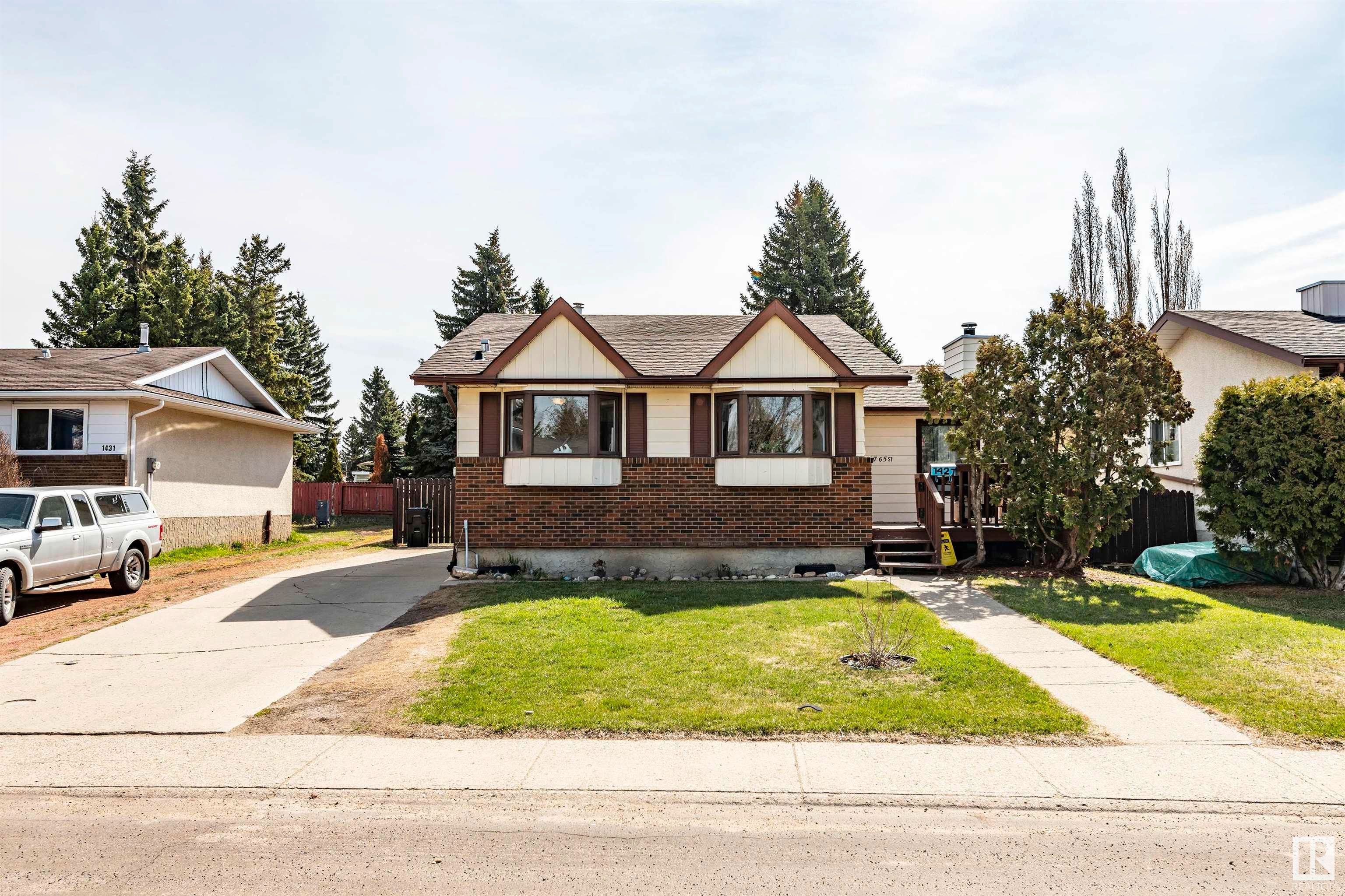 Main Photo: 1427 65 Street in Edmonton: Zone 29 House for sale : MLS®# E4291774