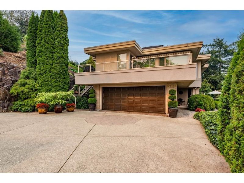 FEATURED LISTING: 2249 MOUNTAIN Drive Abbotsford